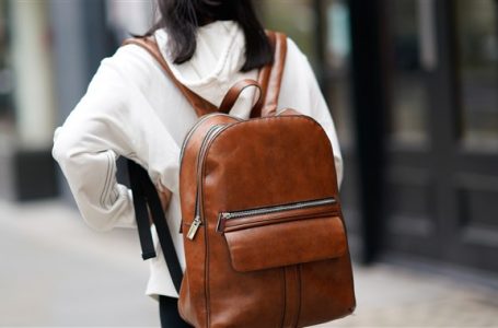 Tu ai renunta la geanta pentru un rucsac? De ce?