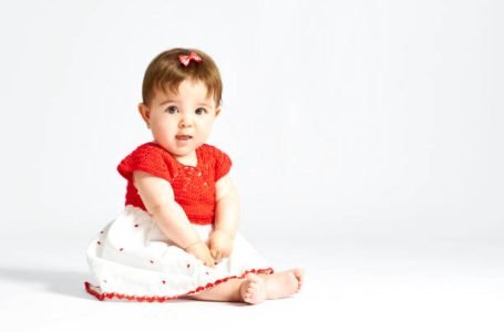 Rochițe personalizate pentru bebeluși: creând amintiri și momente speciale în fiecare ținută